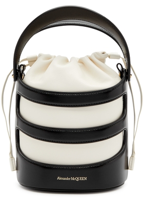 Alexander Mcqueen The Rise Leather Bucket bag - Black And White