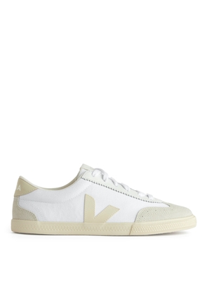 Veja Volley Trainers - White