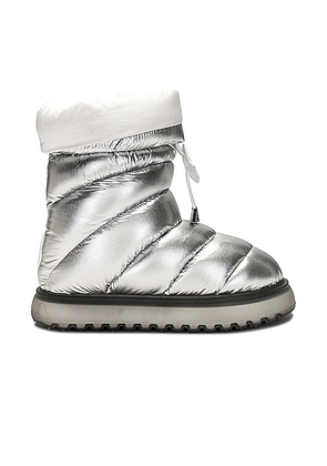 Moncler Gaia Mid Snow Boot in Silver - Metallic Silver. Size 38.5 (also in 37).
