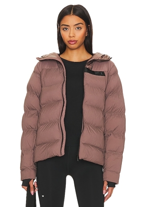 On Challenger Puffer Jacket in Mauve. Size M.