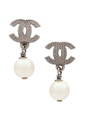 chanel Chanel Coco Mark Pearl Earrings in Silver - Metallic Silver. Size all.