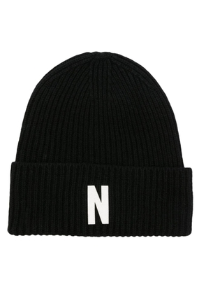 Norse Projects logo-patch ribbed wool beanie - Black