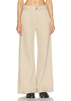 Citizens of Humanity Beverly Trouser in Taos Sand - Beige. Size 23 (also in 25, 26, 27, 28, 29, 30, 31, 32).