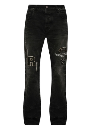 AMIRI logo-patch distressed jeans - Black
