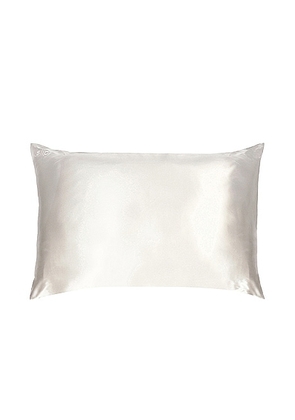 slip Queen/Standard Pure Silk Pillowcase in White - White. Size all.