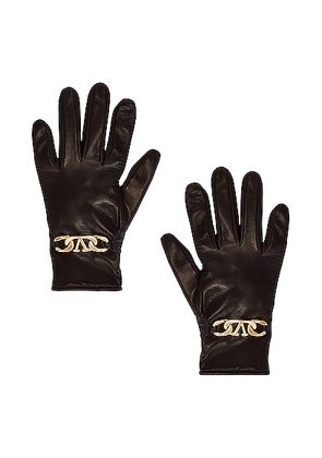 Valentino Garavani V Logo Chain Leather Glove in Fondant - Chocolate. Size 6 (also in ).