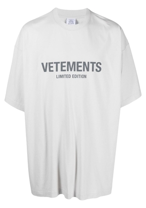 VETEMENTS logo-print cotton T-shirt - Grey