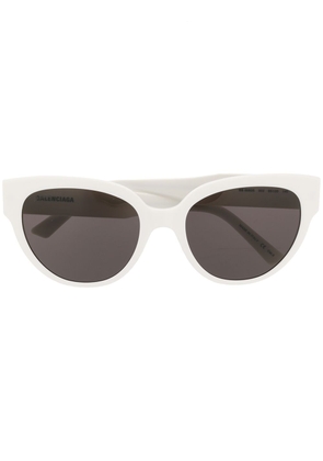 Balenciaga Eyewear cat-eye shaped sunglasses - White