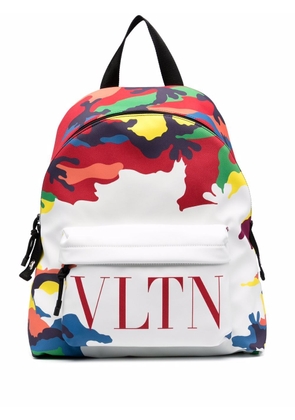 Valentino Garavani Camou7 print logo backpack - White