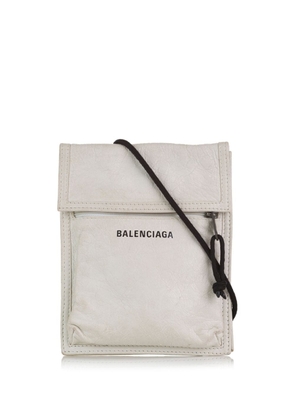 Balenciaga Pre-Owned 2018 - 2022 Explorer Pouch Leather crossbody bag - White