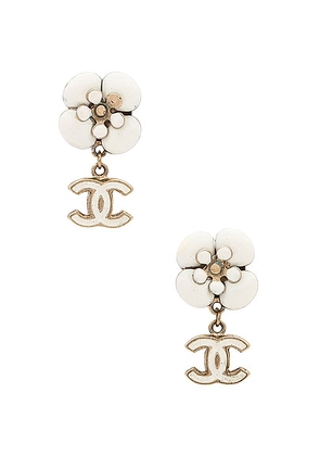 chanel Chanel Coco Mark Camellia Swing Earrings in Cream - Cream. Size all.