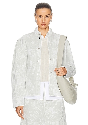 Lemaire Curved Sleeves Jacket in Denim Acid Snow Pelican - White. Size 36 (also in 34, 38, 40).