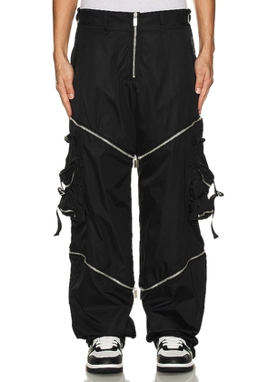 OFF-WHITE Zip Nylon Cargo Pant in Black. Size XL/1X.
