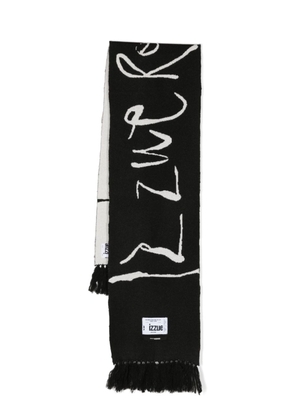 izzue intarsia-knit logo fringed scarf - Black