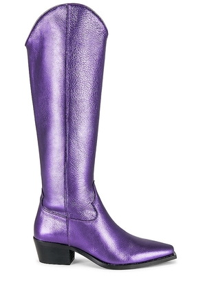 Feners Ever-y Day Boot in Purple. Size 36, 37.