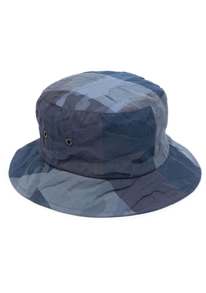 Mackintosh PELTING camouflage-pattern bucket hat - Blue