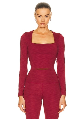 Beyond Yoga Heather Rib Frame Cropped Pullover Top in Rosewood Heather Rib - Rose. Size M (also in ).