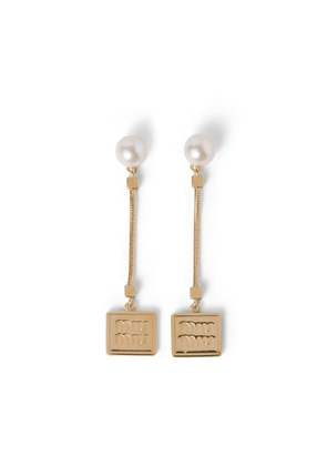 Miu Miu logo-debossed faux-pearl drop earrings - Gold