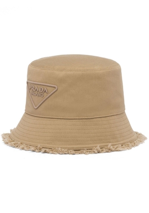 Prada triangle-logo bucket hat - Neutrals