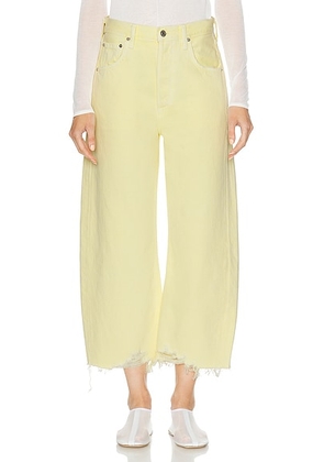 Citizens of Humanity Ayla Undone Hem Crop in Limoncello - Lemon. Size 23 (also in 24, 25, 26, 27, 28, 29, 30, 31, 32, 33).