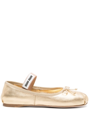 Miu Miu logo-strap leather ballerina shoes - Gold