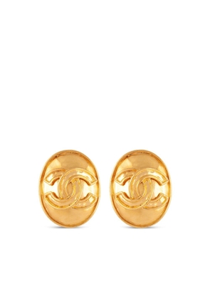 CHANEL Pre-Owned 1994 gold plated Interlocking CC clip-on earrings