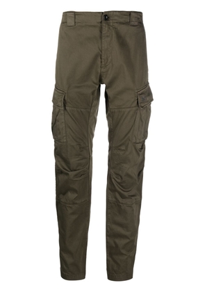 C.P. Company logo-patch cargo trousers - Green