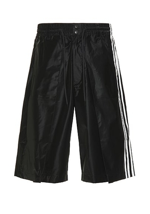 Y-3 Yohji Yamamoto Triple Black Shorts in Black - Black. Size L (also in M, S, XL/1X).
