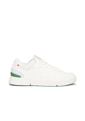 On The Roger Centre Court Sneaker in White. Size 10.5, 11, 12, 13, 7, 8, 8.5, 9, 9.5.