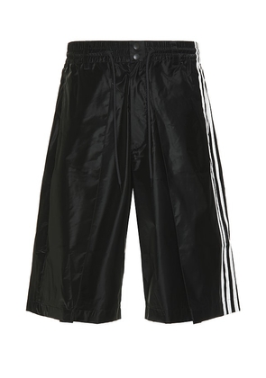 Y-3 Yohji Yamamoto Triple Black Shorts in Black. Size M, S.