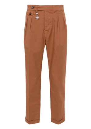 Manuel Ritz pleat-detail straight-leg trousers - Brown
