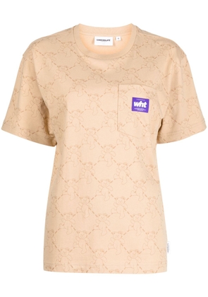 CHOCOOLATE bear-print logo-patch T-shirt - Brown
