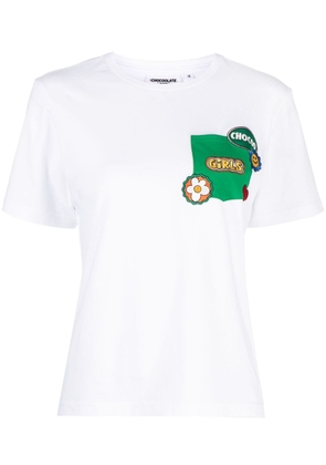 CHOCOOLATE logo-patch T-shirt - White