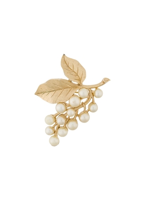 Susan Caplan Vintage 1960s Trifari faux pearl brooch - Gold