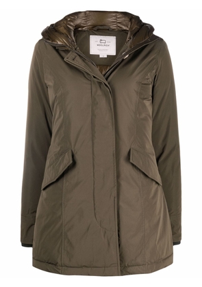 Woolrich logo-patch hooded down padded coat - Green
