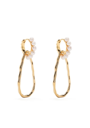 DOWER AND HALL waterfall-drop pearl huggie earrings - Gold