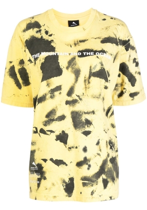 Mauna Kea slogan-print hand-brushed T-shirt - Yellow