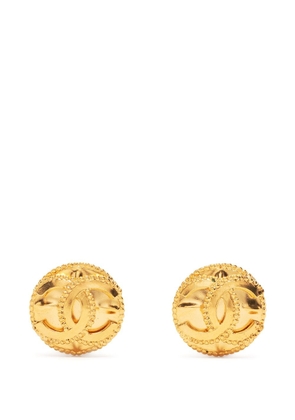 CHANEL Pre-Owned 1997 CC button clip-on earrings - Gold