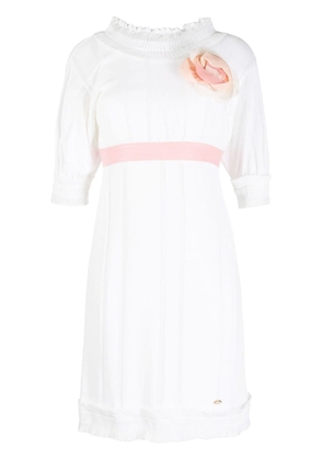 CHANEL Pre-Owned rose-appliqué minidress - White