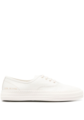 Common Projects logo-print leather sneakers - Neutrals