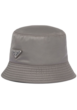 Prada Re-Nylon logo-plaque bucket hat - Grey