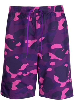 A BATHING APE® camouflage-pattern drawstring shorts - Purple