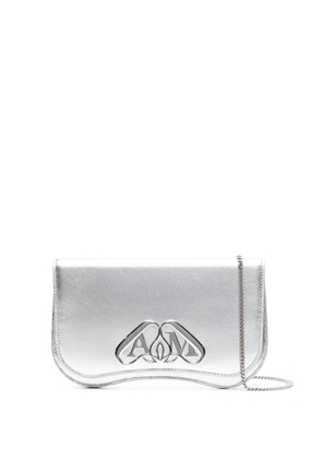 Alexander McQueen logo-plaque metallic clutch bag - Silver