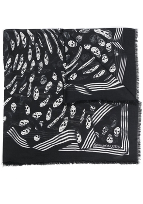 Alexander McQueen skull-print frayed scarf - Black