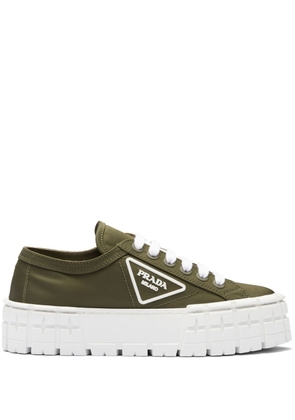 Prada logo-patch flatform sneakers - Green