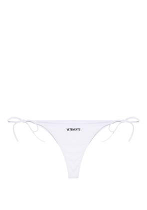 VETEMENTS logo-print bikini bottom - White