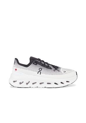On Cloudtilt Sneaker in White. Size 13, 8, 8.5, 9, 9.5.