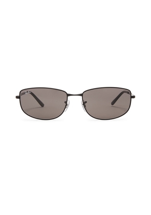 Ray-Ban Oval Sunglasses in Black.