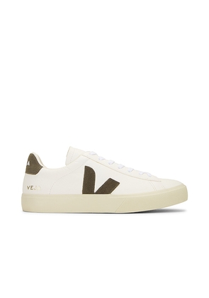 Veja Campo Sneakers in White. Size 43.