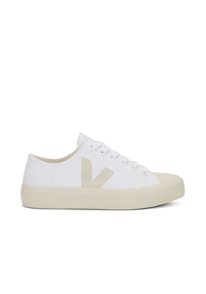 Veja Wata Ii Low Sneaker in White. Size 37, 38, 39, 40.